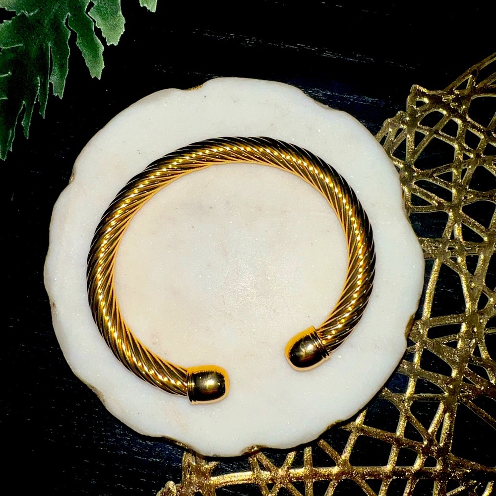 Stellar gold bracelet🌙